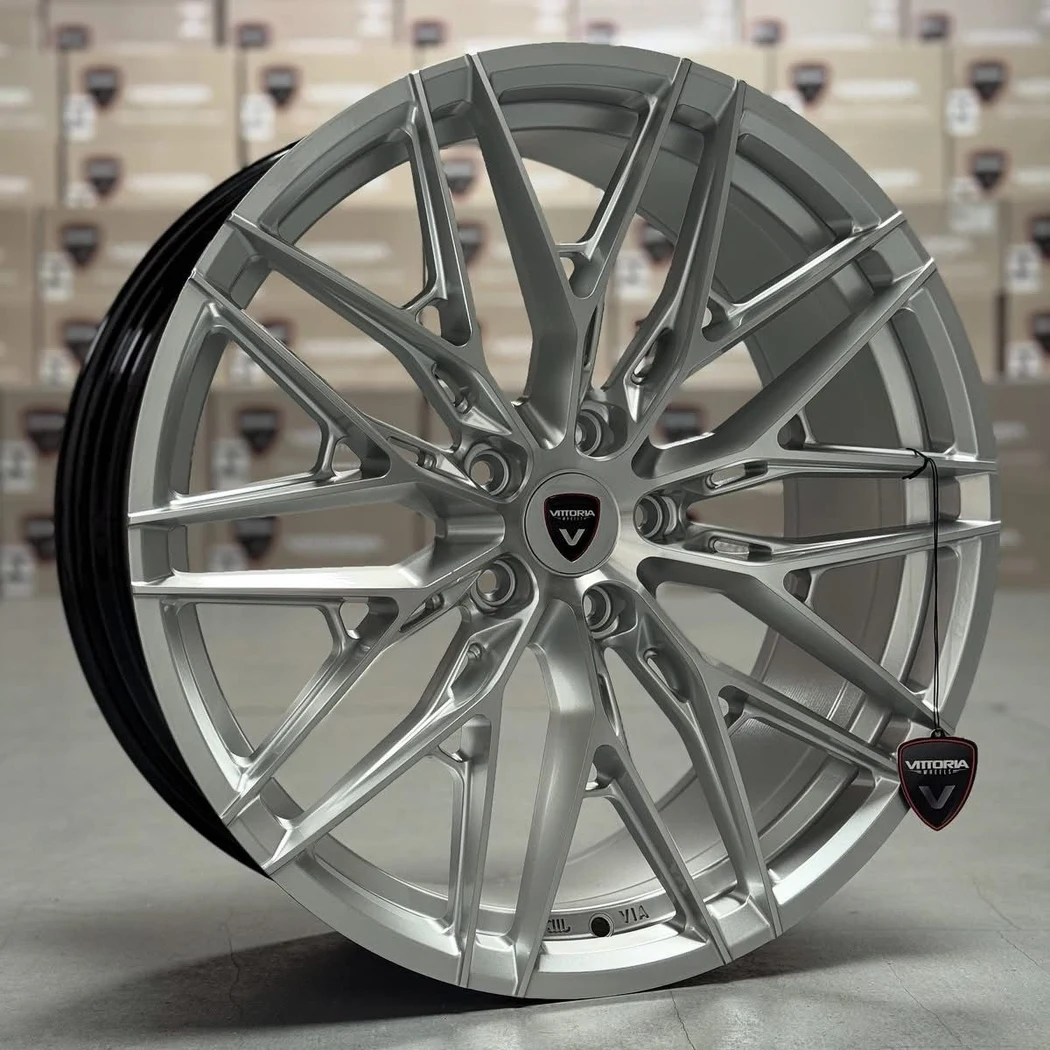 Kit 4 Rodas Vittoria / Aro 20x8.5 e 9.5 (5x112) Mod. Arizona
