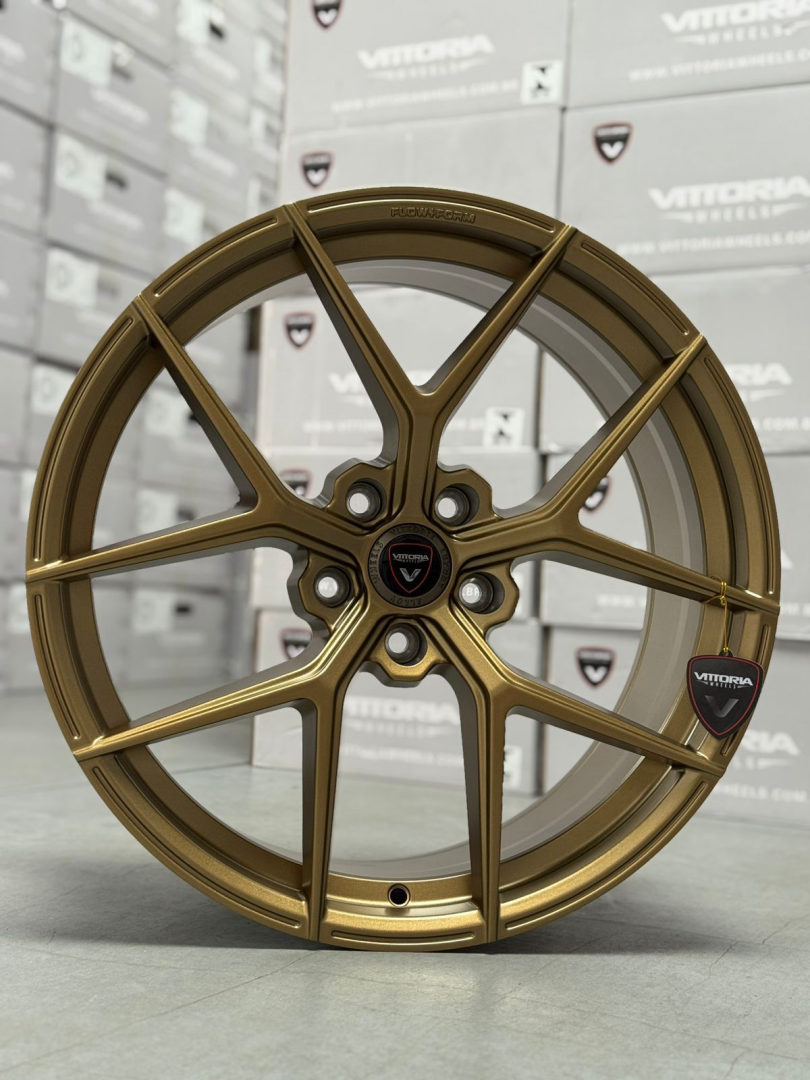 4 RODAS VITTORIA BERLIN FLOW FORM / ARO 19X8,5 (5X112) ET35